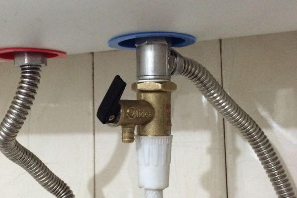 热水器泄压阀正确位置